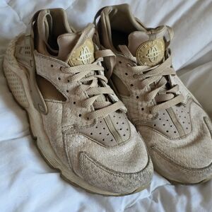 Nike Tan/Beige Sneakers with White Label